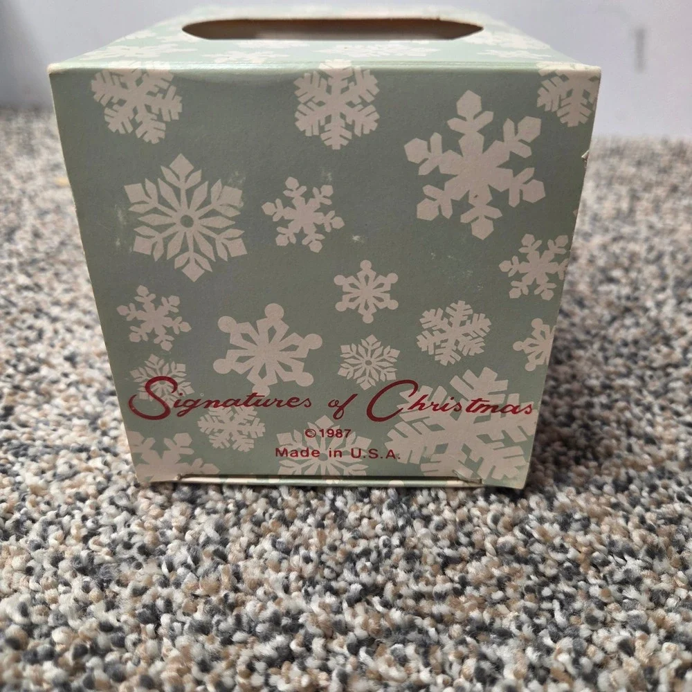 Vintage 1987 Elvis Presley Signatures of Christmas Ball Ornament in Box USA